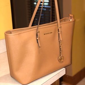 Michael kors (large purse)